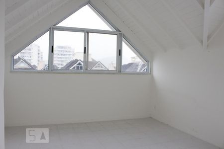 Casa de condomínio à venda com 188m², 4 quartos e 2 vagasSuite 4