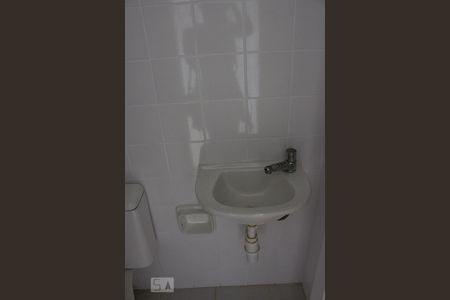 Casa de condomínio à venda com 188m², 4 quartos e 2 vagasBanheiro de Serviço