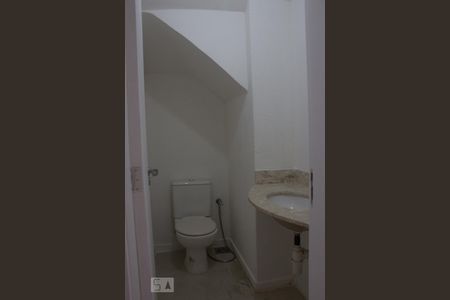 Casa de condomínio à venda com 188m², 4 quartos e 2 vagasLavabo