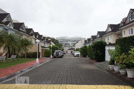 Casa de condomínio à venda com 188m², 4 quartos e 2 vagasCondomínio