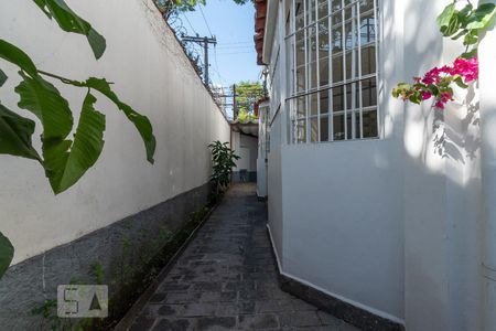 Casa à venda com 170m², 3 quartos e 2 vagasCorredor Lateral