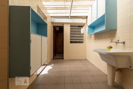 Casa à venda com 170m², 3 quartos e 2 vagasÁrea de Serviço