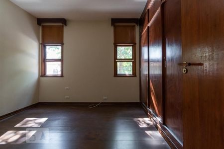 Casa à venda com 170m², 3 quartos e 2 vagasSuíte