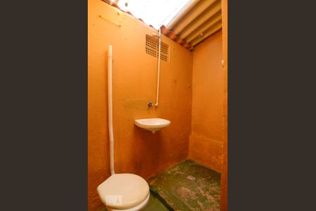 Casa para alugar com 141m², 3 quartos e 2 vagas Casa para alugar com 141m², 3 quartos e 2 vagasBanheiro barracão
