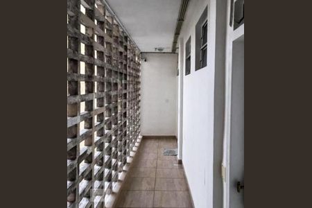 Corredor externo de kitnet/studio para alugar com 1 quarto, 30m² em República, São Paulo