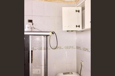 Banheiro de kitnet/studio para alugar com 1 quarto, 30m² em República, São Paulo