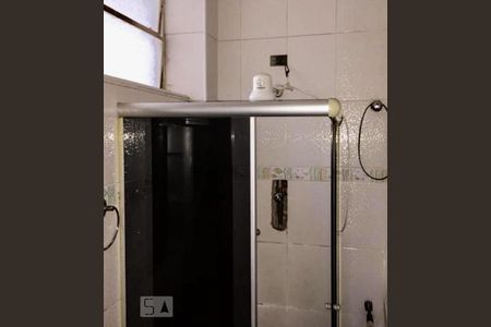 Banheiro de kitnet/studio para alugar com 1 quarto, 30m² em República, São Paulo