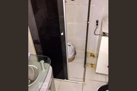 Banheiro de kitnet/studio para alugar com 1 quarto, 30m² em República, São Paulo