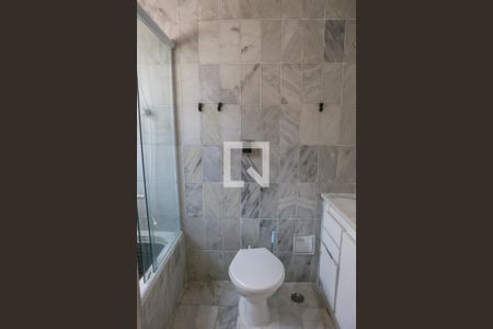 Casa para alugar com 81m², 2 quartos e 1 vaga Casa para alugar com 81m², 2 quartos e 1 vagaBanheiro da Suíte