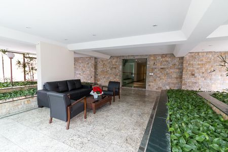 Apartamento para alugar com 170m², 3 quartos e 2 vagasHall de entrada do prédio