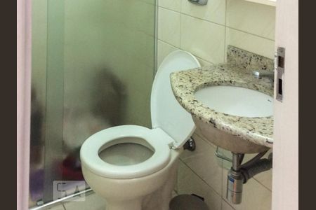 Banheiro suite 1 de casa de condomínio para alugar com 2 quartos, 70m² em Chácara Belenzinho, São Paulo
