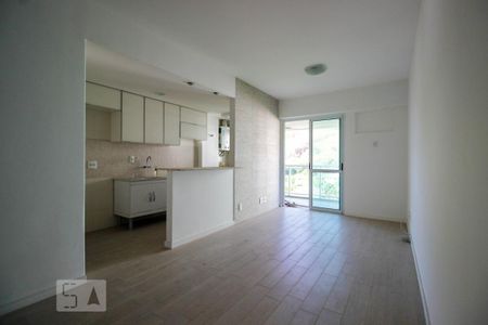Sala de apartamento para alugar com 2 quartos, 77m² em Recreio dos Bandeirantes, Rio de Janeiro