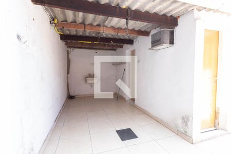 Casa para alugar com 70m², 2 quartos e 2 vagasArea de serviço externa