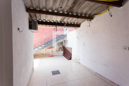 Casa para alugar com 70m², 2 quartos e 2 vagasArea de serviço externa