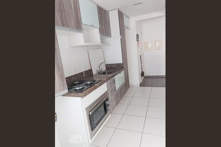 Cozinha de apartamento à venda com 2 quartos, 54m² em Passo da Areia, Porto Alegre