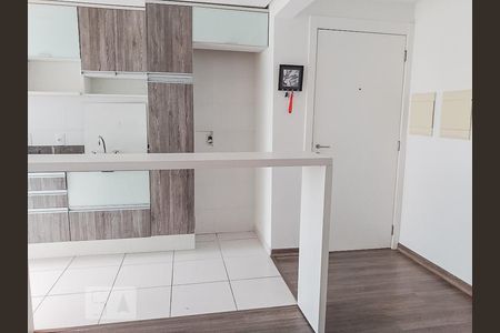Cozinha de apartamento à venda com 2 quartos, 54m² em Passo da Areia, Porto Alegre