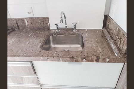 Cozinha de apartamento à venda com 2 quartos, 54m² em Passo da Areia, Porto Alegre