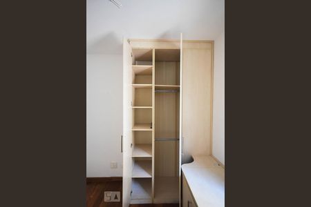 Armário da suíte 1 de apartamento para alugar com 2 quartos, 78m² em Real Parque, São Paulo