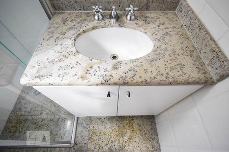 Apartamento à venda com 78m², 2 quartos e 2 vagas Apartamento à venda com 78m², 2 quartos e 2 vagasPia do banheiro da suíte 1