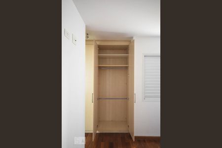 Apartamento à venda com 78m², 2 quartos e 2 vagas Apartamento à venda com 78m², 2 quartos e 2 vagasArmário da suíte 2