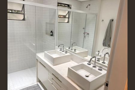 Apartamento para alugar com 244m², 3 quartos e 3 vagas Apartamento para alugar com 244m², 3 quartos e 3 vagasBanheiro - suíte master