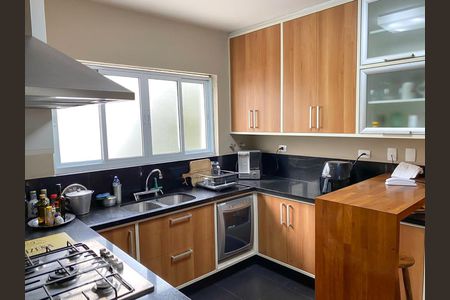 Apartamento para alugar com 244m², 3 quartos e 3 vagas Apartamento para alugar com 244m², 3 quartos e 3 vagasCozinha