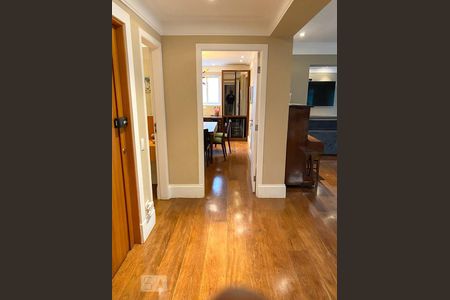 Apartamento para alugar com 244m², 3 quartos e 3 vagas Apartamento para alugar com 244m², 3 quartos e 3 vagasCorredor