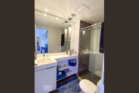 Banheiro de apartamento à venda com 1 quarto, 45m² em Pinheiros, São Paulo