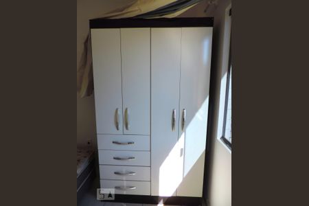 Quarto 1 - Armários de apartamento para alugar com 2 quartos, 50m² em Córrego Grande, Florianópolis