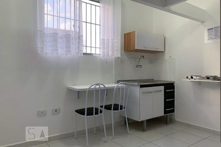 Cozinha de kitnet/studio para alugar com 1 quarto, 18m² em Jardim Lourdes (zona Sul), São Paulo