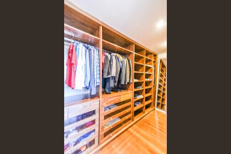 Suíte 1 - Closet de apartamento para alugar com 2 quartos, 280m² em Jardim das Bandeiras, São Paulo