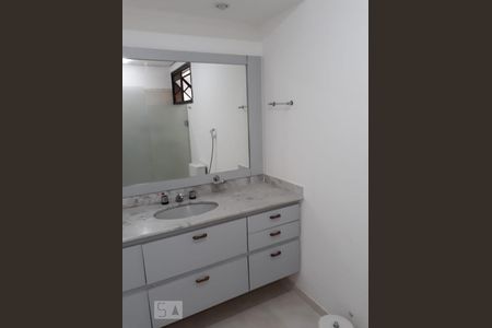 Banheiro de apartamento para alugar com 1 quarto, 51m² em Cambuí, Campinas
