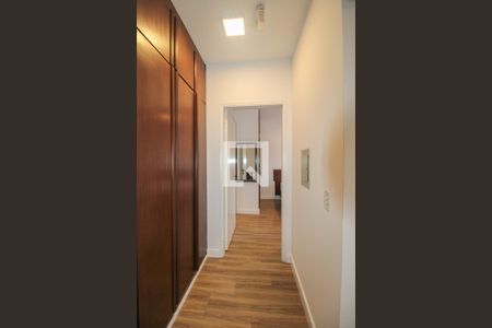 Corredor de apartamento para alugar com 1 quarto, 51m² em Cambuí, Campinas