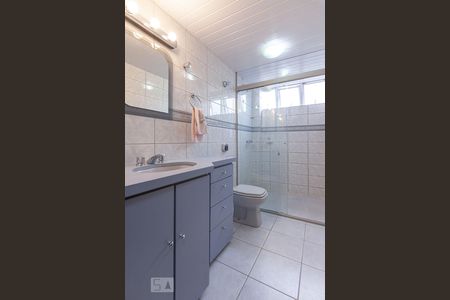 Banheiro de apartamento para alugar com 2 quartos, 60m² em Bacacheri, Curitiba