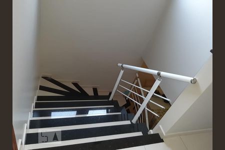 Escada de casa para alugar com 3 quartos, 170m² em Vila Palmeiras, São Paulo