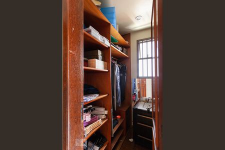 Apartamento para alugar com 180m², 4 quartos e 2 vagas Apartamento para alugar com 180m², 4 quartos e 2 vagasSuíte 1 - closet