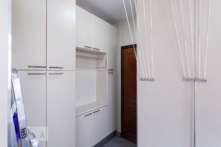 Apartamento para alugar com 180m², 4 quartos e 2 vagas Apartamento para alugar com 180m², 4 quartos e 2 vagasÁrea de serviço