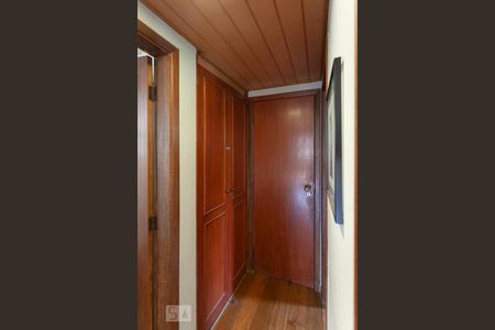 Apartamento para alugar com 180m², 4 quartos e 2 vagas Apartamento para alugar com 180m², 4 quartos e 2 vagasCorredor - armário