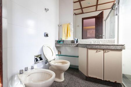 Apartamento para alugar com 180m², 4 quartos e 2 vagas Apartamento para alugar com 180m², 4 quartos e 2 vagasBanheiro da suíte 1