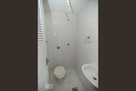 Apartamento para alugar com 79m², 2 quartos e 1 vaga Apartamento para alugar com 79m², 2 quartos e 1 vagaBanheiro de Serviço
