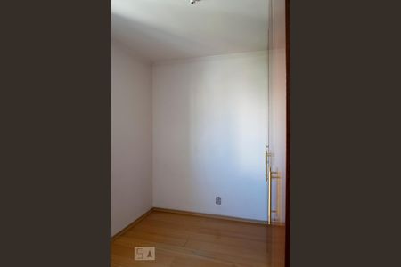 Apartamento à venda com 70m², 3 quartos e 2 vagasQUARTO 2