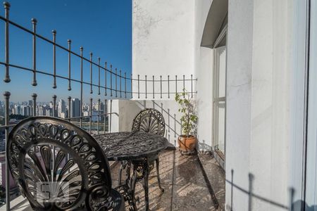 Apartamento à venda com 405m², 3 quartos e 4 vagasVaranda Suíte 1