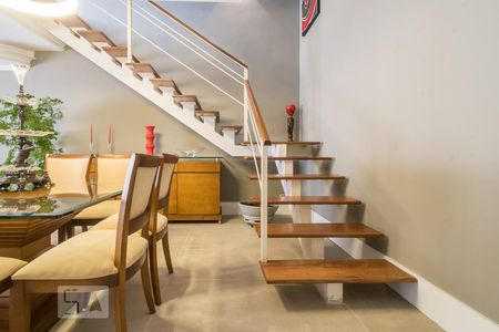 Apartamento à venda com 405m², 3 quartos e 4 vagasEscada