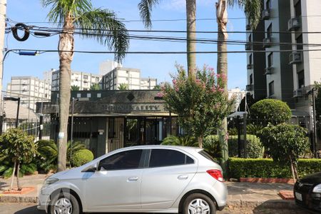 Apartamento à venda com 280m², 4 quartos e 3 vagas Apartamento à venda com 280m², 4 quartos e 3 vagasFachada e portaria