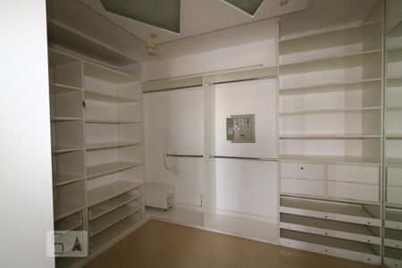 Apartamento à venda com 280m², 4 quartos e 3 vagas Apartamento à venda com 280m², 4 quartos e 3 vagasCloset da suíte 1