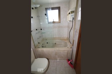 Apartamento à venda com 280m², 4 quartos e 3 vagas Apartamento à venda com 280m², 4 quartos e 3 vagasBanheiro da Suíte 2