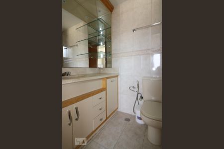 Apartamento à venda com 280m², 4 quartos e 3 vagas Apartamento à venda com 280m², 4 quartos e 3 vagasBanheiro da Suíte 2