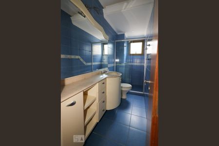 Apartamento à venda com 280m², 4 quartos e 3 vagas Apartamento à venda com 280m², 4 quartos e 3 vagasBanheiro Social 2