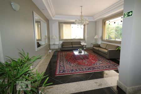 Apartamento à venda com 280m², 4 quartos e 3 vagas Apartamento à venda com 280m², 4 quartos e 3 vagasHall de Entrada
