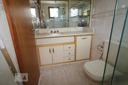 Apartamento à venda com 280m², 4 quartos e 3 vagas Apartamento à venda com 280m², 4 quartos e 3 vagasBanheiro da Suíte 2